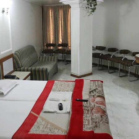 Hotel Unnati Ahmadabad Zewnętrze zdjęcie