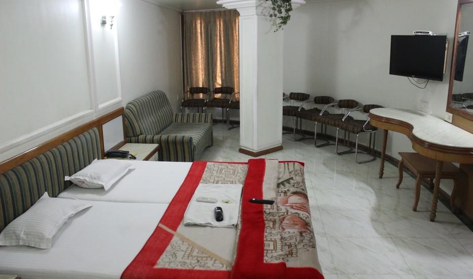 Hotel Unnati Ahmadabad Zewnętrze zdjęcie