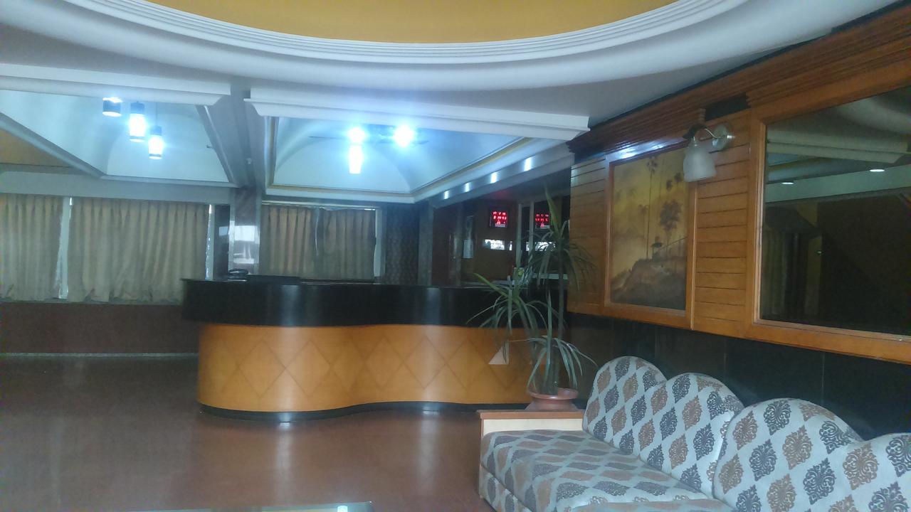 Hotel Unnati Ahmadabad Zewnętrze zdjęcie